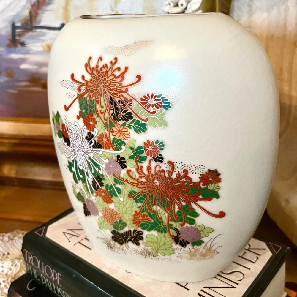 Vintage Japanese Porcelain Flat Vase Chrysanthemum Gold Trim / H - 7 1/4